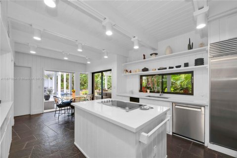 Купить виллу или дом в Корал-Гейблс, Флорида 4 спальни, 464.98м2, № 1978464 - фото 25