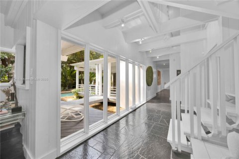 Купить виллу или дом в Корал-Гейблс, Флорида 4 спальни, 464.98м2, № 1978464 - фото 11