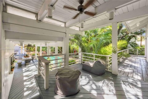 Купить виллу или дом в Корал-Гейблс, Флорида 4 спальни, 464.98м2, № 1978464 - фото 6