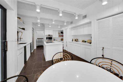 Купить виллу или дом в Корал-Гейблс, Флорида 4 спальни, 464.98м2, № 1978464 - фото 23