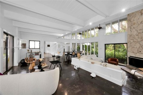 Купить виллу или дом в Корал-Гейблс, Флорида 4 спальни, 464.98м2, № 1978464 - фото 13