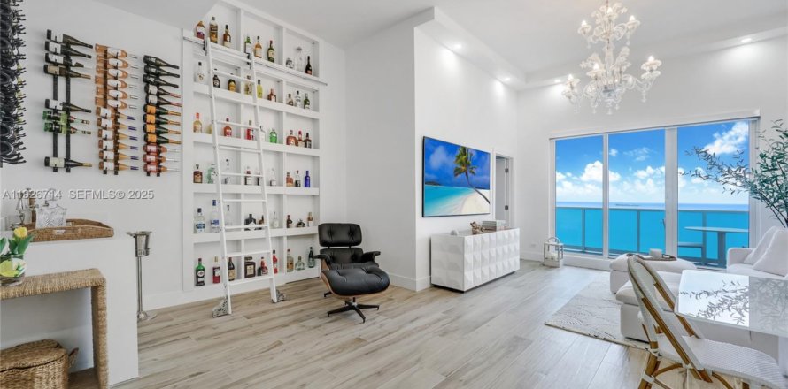 Кондоминиум с 1 спальней в Майами-Бич, Флорида № 1986561