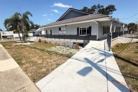 Commercial property in Palm Harbor, Florida 675.12 sq.m. № 1906197 - photo 4
