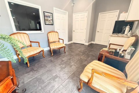 Commercial property in Palm Harbor, Florida 675.12 sq.m. № 1906197 - photo 10