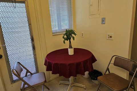 Condo in Sunrise, Florida, 2 bedrooms № 1957230 - photo 26