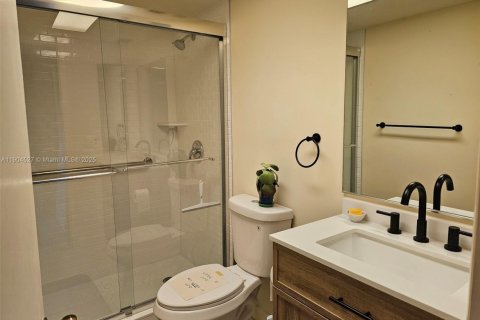 Condo in Sunrise, Florida, 2 bedrooms № 1957230 - photo 18