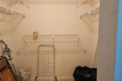 Condo in Sunrise, Florida, 2 bedrooms № 1957230 - photo 14