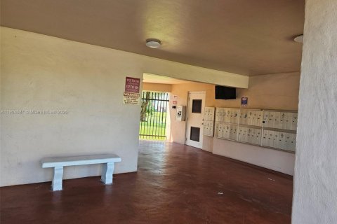 Condo in Sunrise, Florida, 2 bedrooms № 1957230 - photo 21