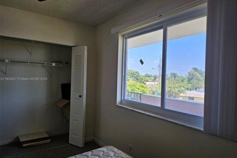 Condo in Sunrise, Florida, 2 bedrooms № 1957230 - photo 15