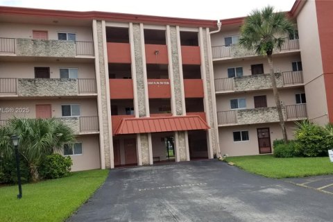 Condo in Sunrise, Florida, 2 bedrooms № 1957230 - photo 25