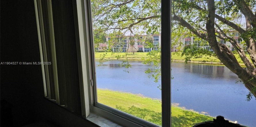 Condo in Sunrise, Florida, 2 bedrooms № 1957230