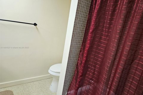 Condo in Sunrise, Florida, 2 bedrooms № 1957230 - photo 13