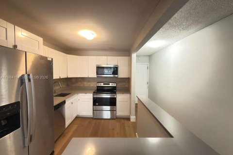 Copropriété à louer à Deerfield Beach, Floride: 2 chambres, 119.84 m2 № 2045481 - photo 6