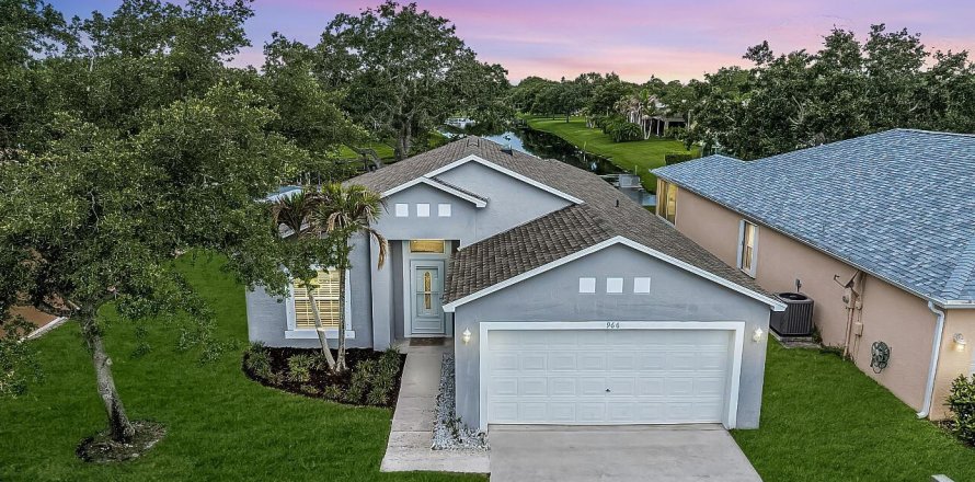 House in Vero Beach, Florida 3 bedrooms, 151.24 sq.m. № 2087502