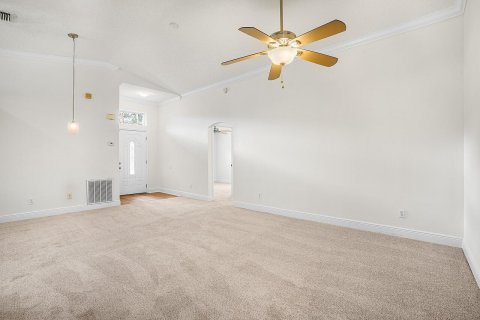 House in Vero Beach, Florida 3 bedrooms, 151.24 sq.m. № 2087502 - photo 3
