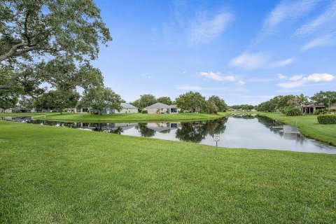 House in Vero Beach, Florida 3 bedrooms, 151.24 sq.m. № 2087502 - photo 28