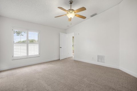 House in Vero Beach, Florida 3 bedrooms, 151.24 sq.m. № 2087502 - photo 19