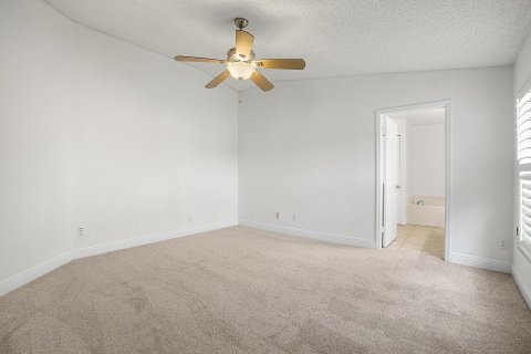 House in Vero Beach, Florida 3 bedrooms, 151.24 sq.m. № 2087502 - photo 15