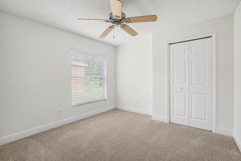 House in Vero Beach, Florida 3 bedrooms, 151.24 sq.m. № 2087502 - photo 21