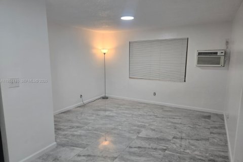 Villa ou maison à louer à Fort Lauderdale, Floride: 1 chambre, 226.96 m2 № 2007302 - photo 5