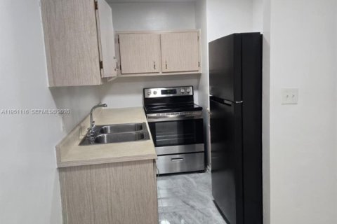 Villa ou maison à louer à Fort Lauderdale, Floride: 1 chambre, 226.96 m2 № 2007302 - photo 3