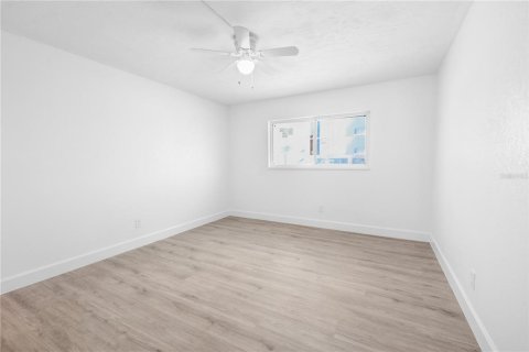 Condo in Fort Myers Beach, Florida, 2 bedrooms  № 1614337 - photo 21