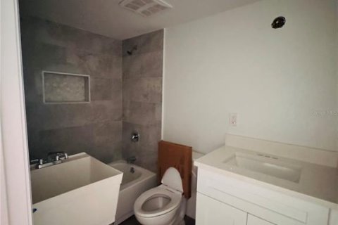 Condo in Fort Myers Beach, Florida, 2 bedrooms  № 1614337 - photo 12