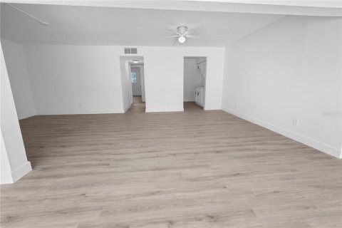 Condo in Fort Myers Beach, Florida, 2 bedrooms  № 1614337 - photo 13