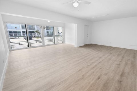 Condo in Fort Myers Beach, Florida, 2 bedrooms  № 1614337 - photo 30
