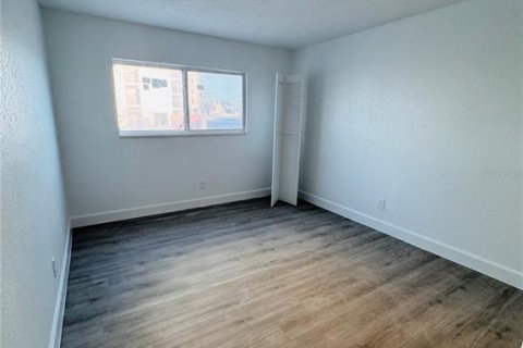 Condo in Fort Myers Beach, Florida, 2 bedrooms  № 1614337 - photo 4