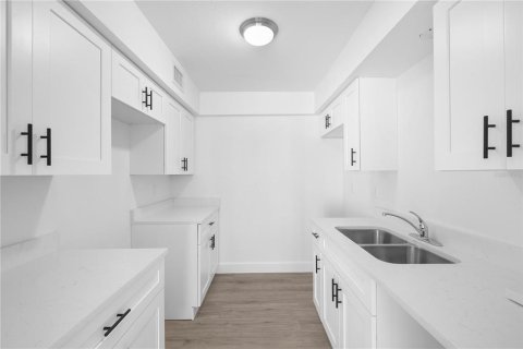 Condo in Fort Myers Beach, Florida, 2 bedrooms  № 1614337 - photo 18