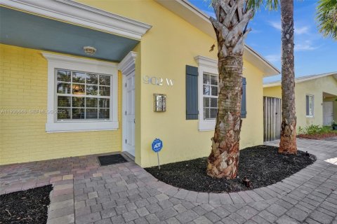 Apartment in Fort Lauderdale, Florida 3 bedrooms, 128.39 sq.m. № 1989524 - photo 3