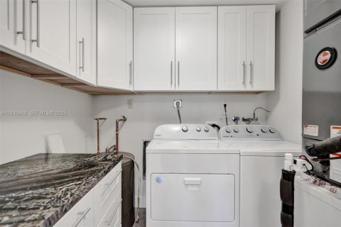 Apartment in Fort Lauderdale, Florida 3 bedrooms, 128.39 sq.m. № 1989524 - photo 10