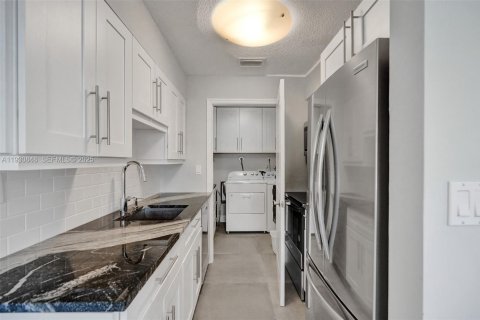 Apartment in Fort Lauderdale, Florida 3 bedrooms, 128.39 sq.m. № 1989524 - photo 9