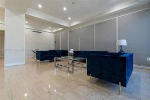 Condo in North Bay Village, Florida, 1 bedroom  № 2025035 - photo 4