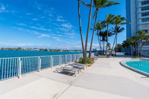 Condo in North Bay Village, Florida, 1 bedroom  № 2025035 - photo 27