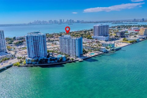 Condo in North Bay Village, Florida, 1 bedroom  № 2025035