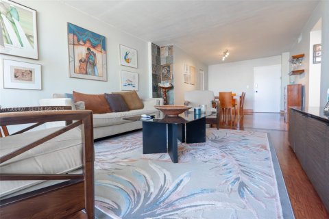 Condo in North Bay Village, Florida, 1 bedroom  № 2025035 - photo 7