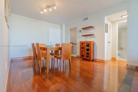 Condo in North Bay Village, Florida, 1 bedroom  № 2025035 - photo 10