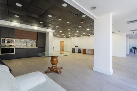 Condo in North Bay Village, Florida, 1 bedroom  № 2025035 - photo 19