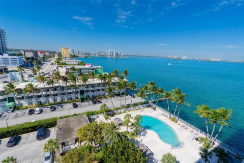 Condo in North Bay Village, Florida, 1 bedroom  № 2025035 - photo 13