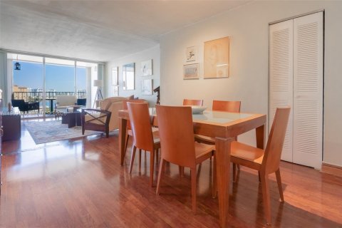 Condo in North Bay Village, Florida, 1 bedroom  № 2025035 - photo 9