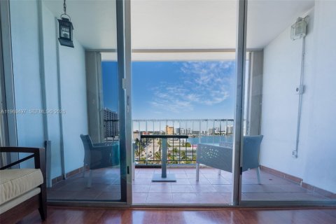 Condo in North Bay Village, Florida, 1 bedroom  № 2025035 - photo 11