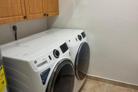 Casa en venta en Cape Coral, Florida, 3 dormitorios № 2011608 - foto 8