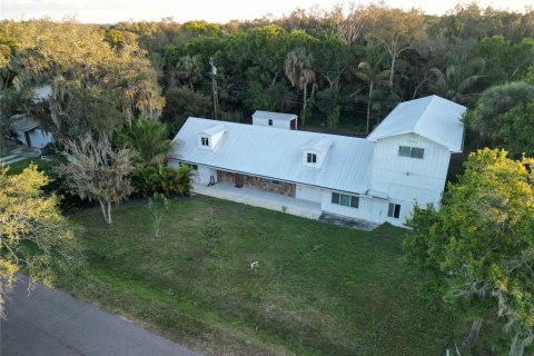 House in St. Lucie, Florida 5 bedrooms, 379.04 sq.m. № 2114835