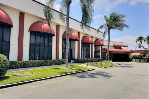 Condo in Pembroke Pines, Florida, 2 bedrooms  № 2083346 - photo 16