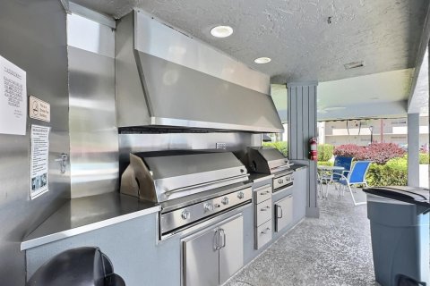 Condo in Pembroke Pines, Florida, 2 bedrooms  № 2083346 - photo 13
