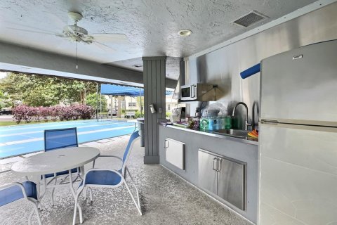 Condo in Pembroke Pines, Florida, 2 bedrooms  № 2083346 - photo 14