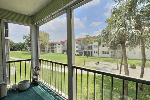 Condo in Pembroke Pines, Florida, 2 bedrooms  № 2083346 - photo 10