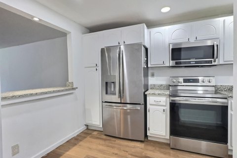Condo in Pembroke Pines, Florida, 2 bedrooms  № 2083346 - photo 3